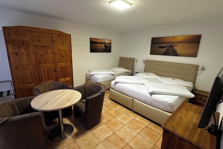 Room 25 of 81