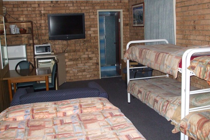 Room 15 of 33