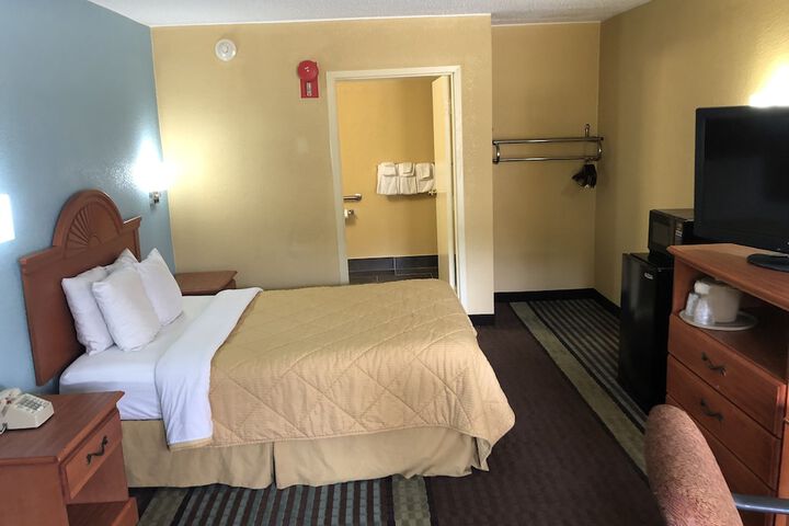 1 Double Bed Accessible (15 of 20)