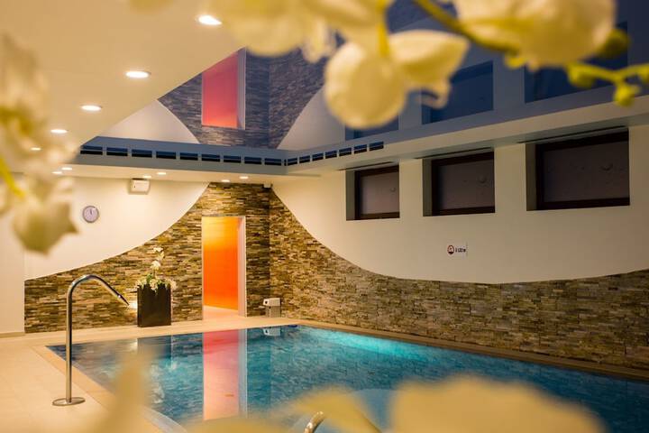 Pools & Facilities