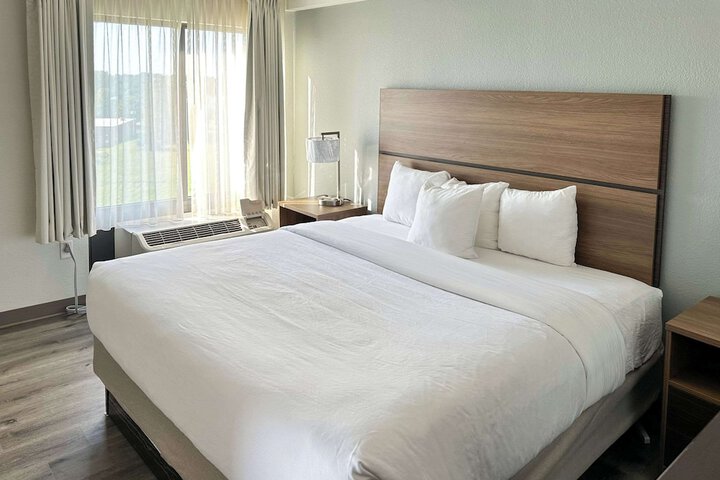 1 King Bed Suite (24 of 25)