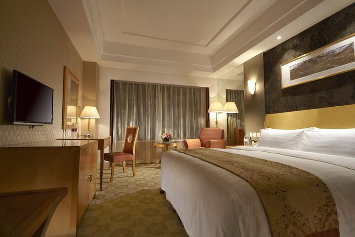 Room 11 of 40