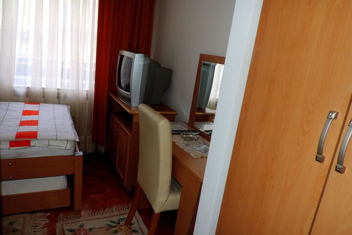 Room 17 of 47
