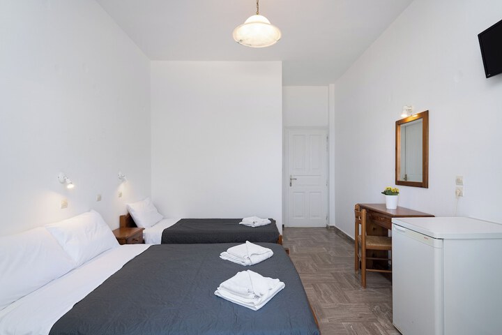 Room 13 of 77