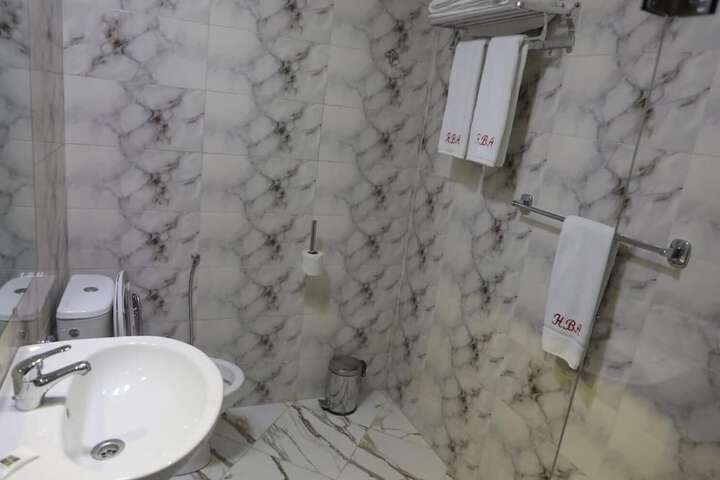 Room 21 of 27