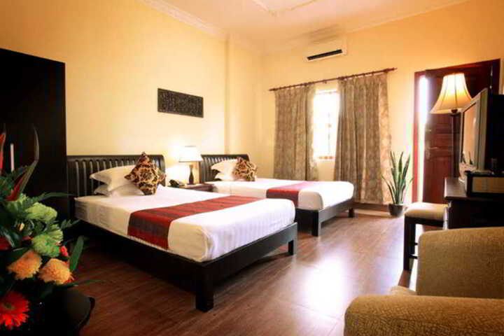 Room 2 of 8