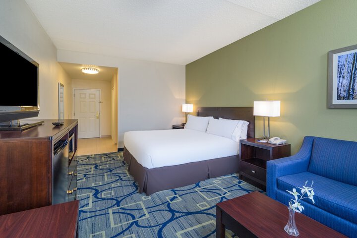 1 King Bed (7 of 11)