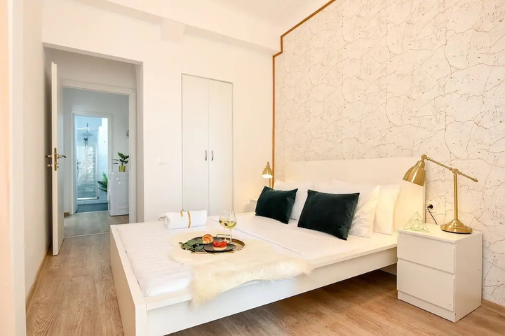 Room 2 of 17