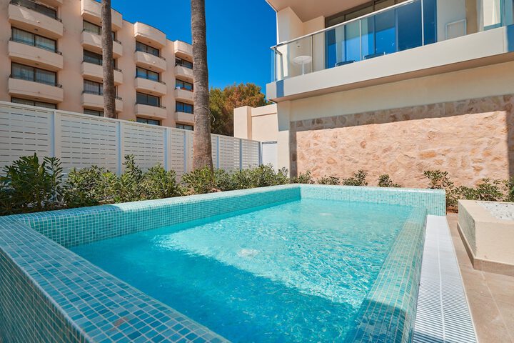 Pools & Facilities