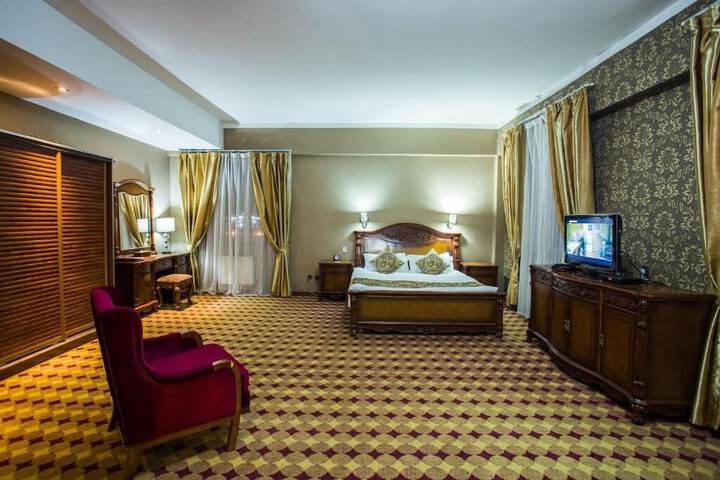 Room 13 of 48