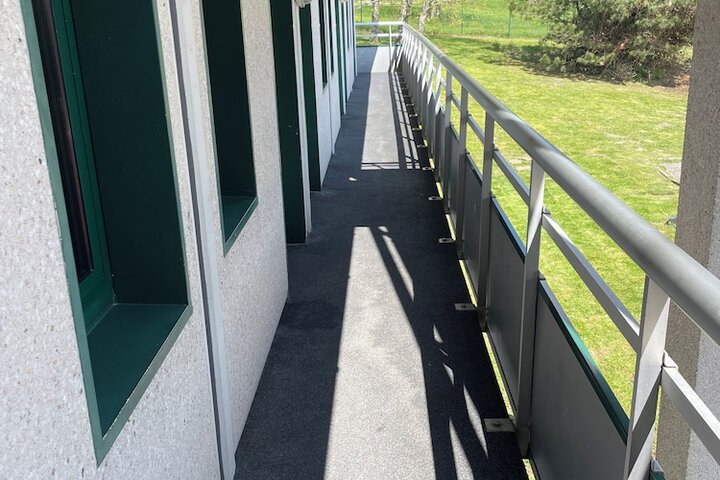 Room 12 of 32
