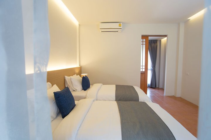 Room 3 of 38