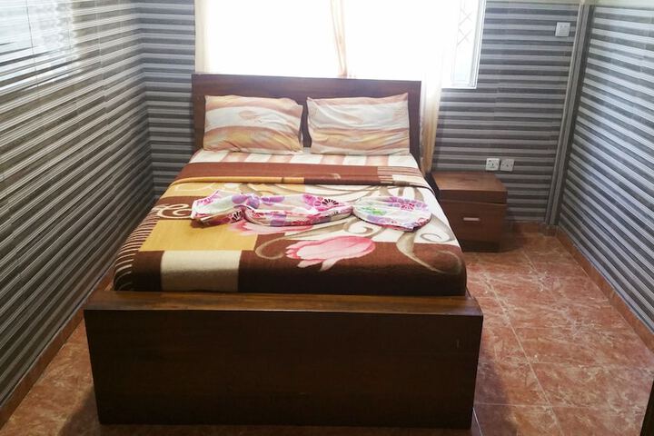 Room 4 of 17