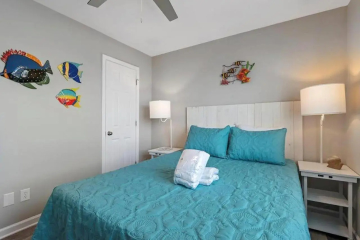 Room 4 of 25