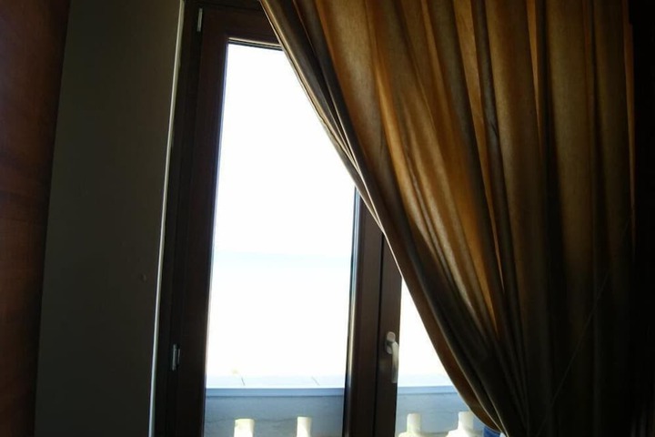 Room 8 of 27