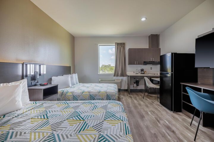 Room 10 of 28