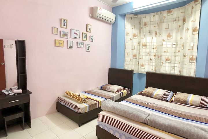 Room 13 of 21