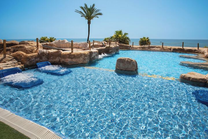 Hotel Pool
