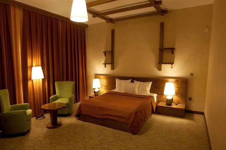 Room 7 of 65