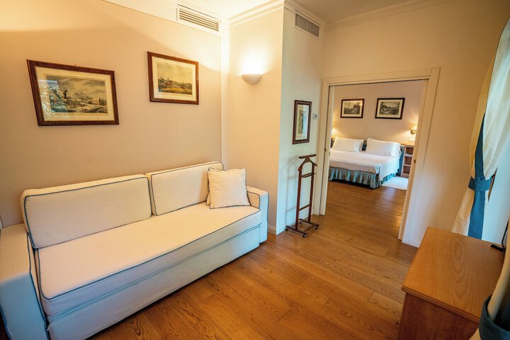 Room 33 of 146
