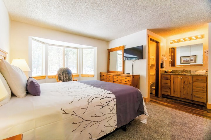 Room 3 of 43