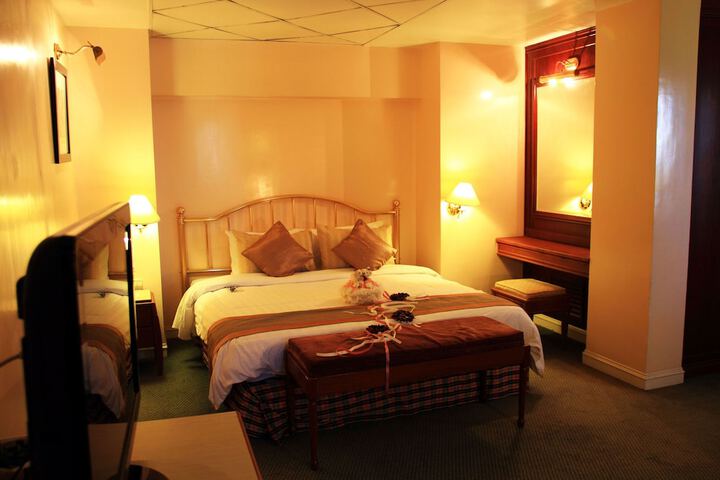 Room 4 of 6