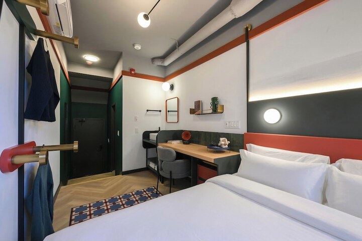 Room 7 of 40