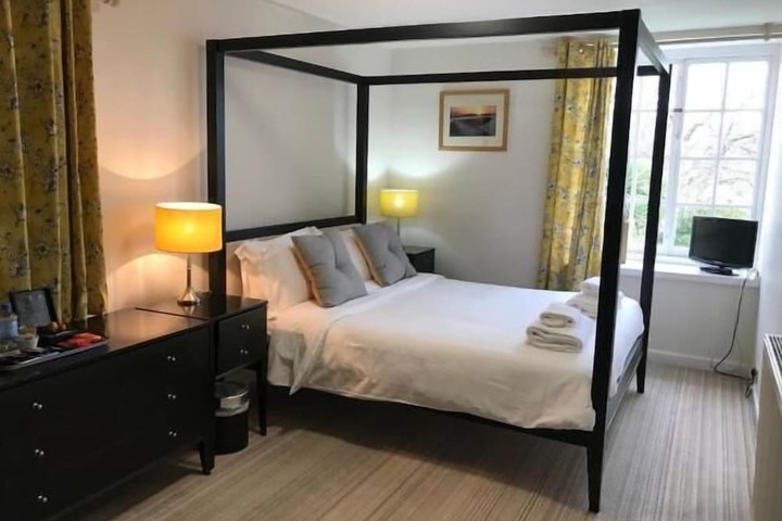 Room 20 of 34