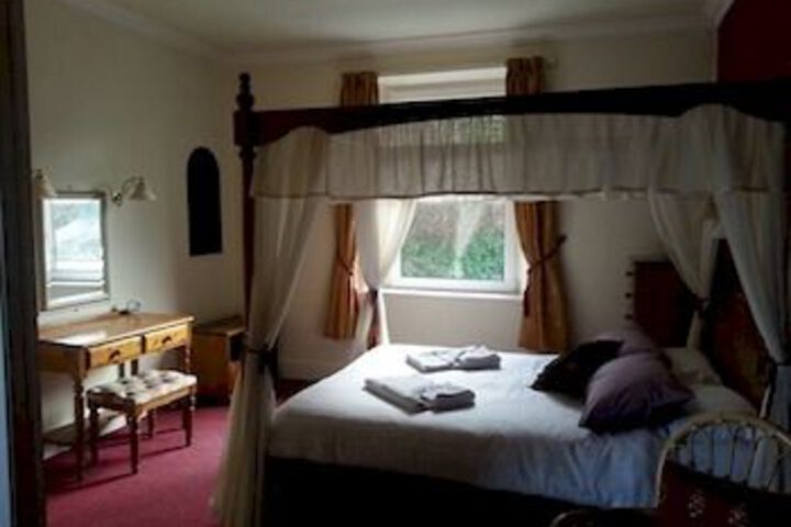 Room 5 of 8