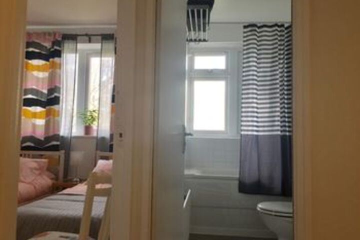 Room 4 of 20