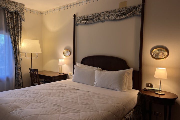 Room 33 of 177