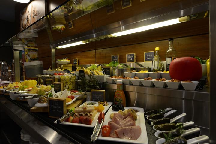 Dining 76 of 95