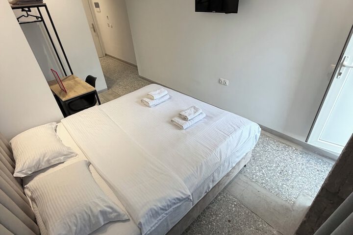 Room 35 of 86