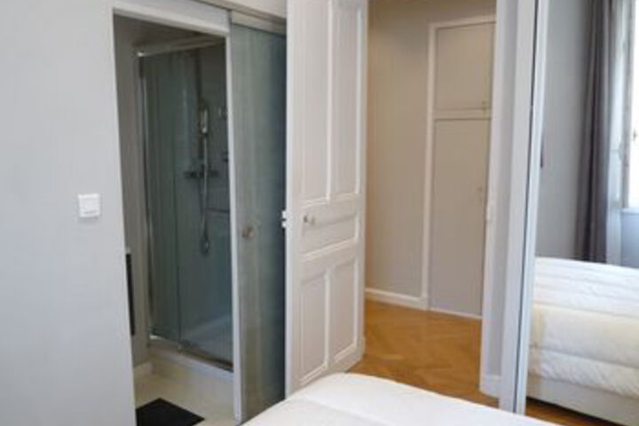 Room 9 of 27