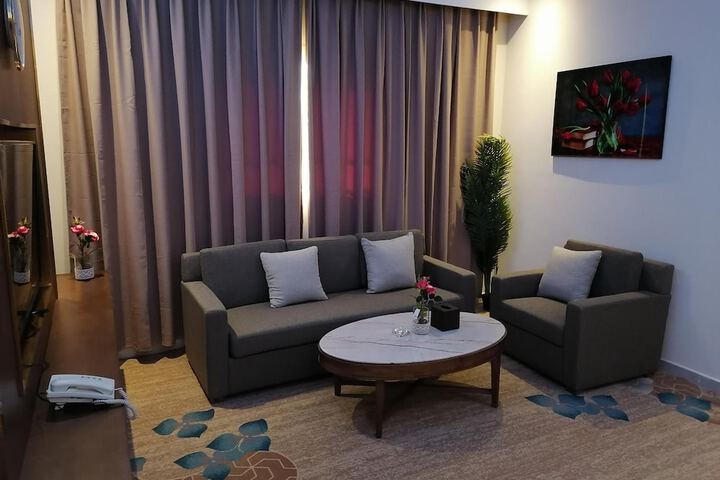 Room 32 of 65