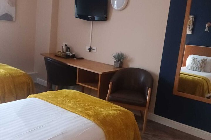 Room 32 of 66
