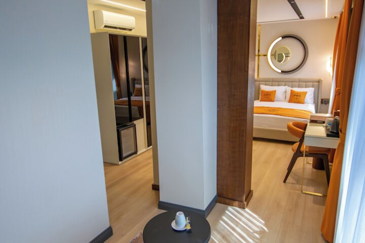 Room 17 of 106