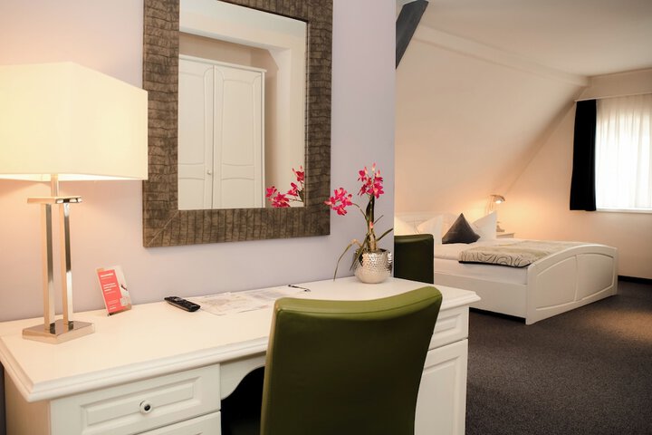 Room 18 of 153