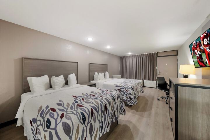 Deluxe 2 Queen Beds (2 of 9)