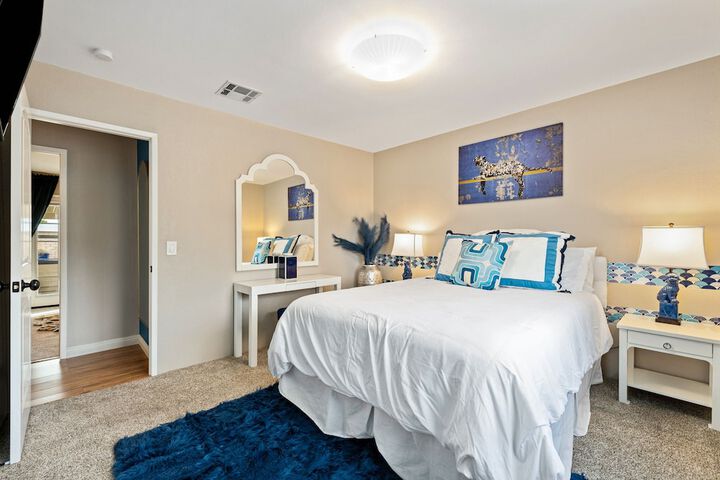 Room 7 of 33