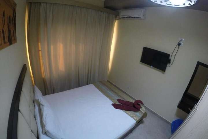 Room 15 of 33
