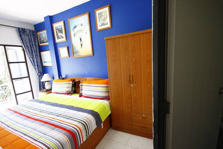 Room 9 of 30