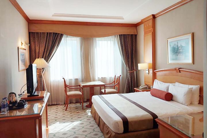 Room 16 of 38