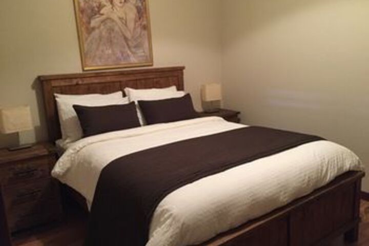 Room 8 of 18