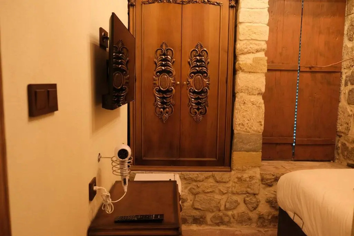 Room 3 of 16