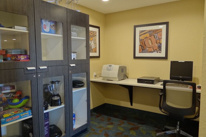 Business Center 32 of 39