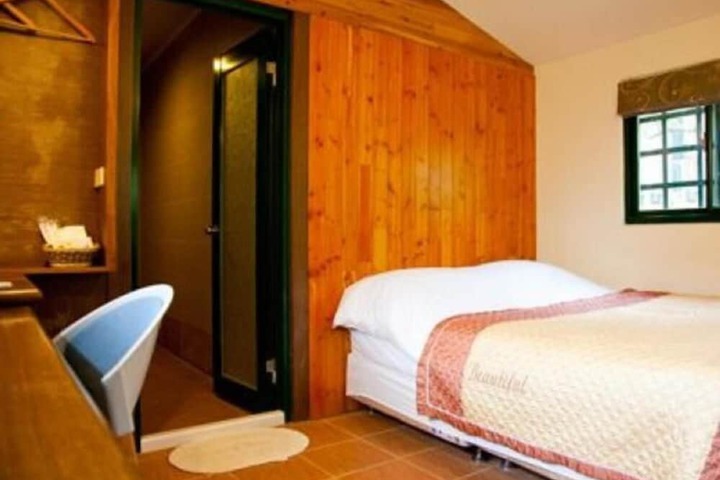 Room 13 of 25