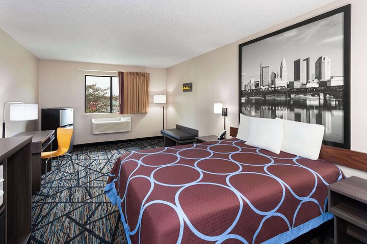 1 Queen Bed (13 of 17)