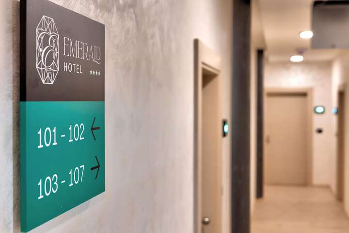 Ballroom/Hall 30 of 35
