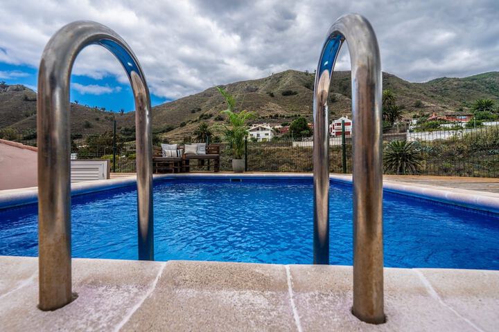 Pool 53 of 105